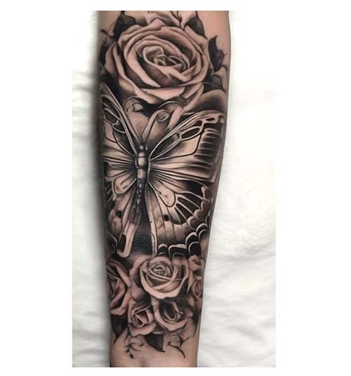 tatuaje mariposa en el brazo