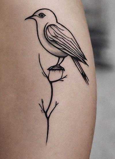 tatuaje mujer minimalista pajaro